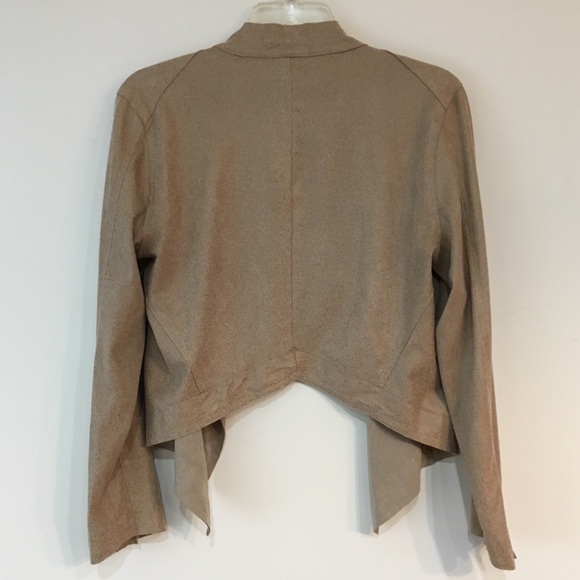 LYSSÉ FAUX LEATHER ASYMMETRIC PEBBLED TAN JACKET - Picture 3 of 5